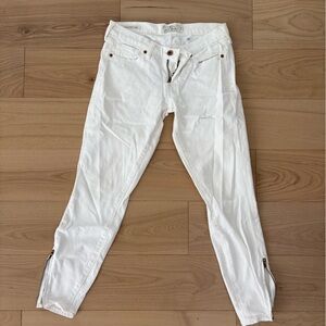White Skinny Jeans with Zipper Detail